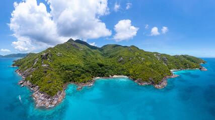Die traumhafte Insel Mahé mit Blick auf den Anse Major Trail auf den Seychellen aus der Luft -...