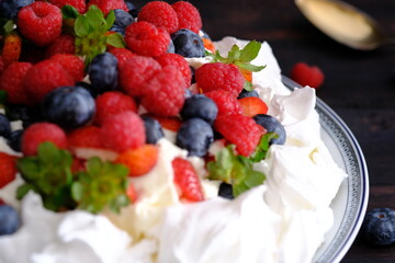pavlova with cream and berries