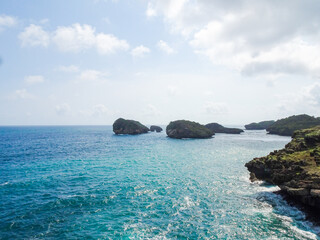 Fototapeta premium the view of the Indian ocean is seen from Kasap Beach in Pacitan, Indonesia. a beautiful scenery of the clear ocean.