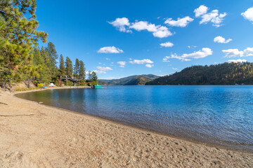 View from the beach along the north shores of Lake Coeur d'Alene near Beacon Point and the Centennial Trail in Coeur d'Alene, Idaho. - obrazy, fototapety, plakaty