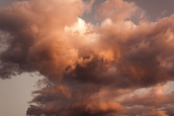 Fototapeta na wymiar nubes anaranjadas