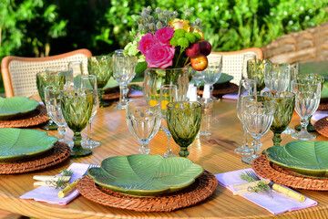 table set for a wedding, ornamental flowers, sheet plate, porcelain dish, lunch in the garden, green plate