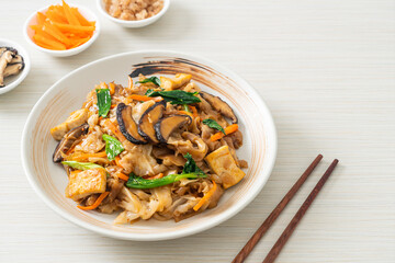 stir-fried noodles with tofu and vegetables