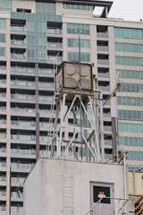 ビルの屋上にある給水塔　Akasaka Minato city tokyo, Japan 2021-10-12 - obrazy, fototapety, plakaty