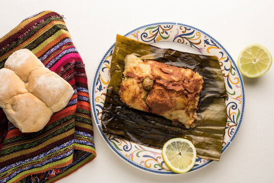 Tamal guatemalteco hecho de ma&iacute;z, tamales normales que generalmente se comen los d&iacute;as s&aacute;bados.