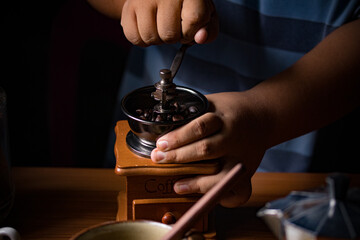 Hand spinning the coffee bean grinder grind enough coffee.