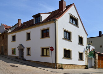 Fototapeta na wymiar Historisches Bauwerk in der Altstadt von Freyburg am Fluss Unstrut, Sachsen - Anhalt