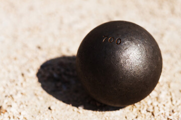 boule de pétanque sur terrain