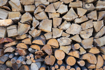 積み上げた薪
