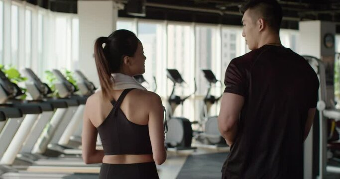 Young couple taking a break from workout at gym,4K