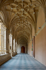 claustro de los reyes en el convento de San Esteban en la provincia de Salamanca, España