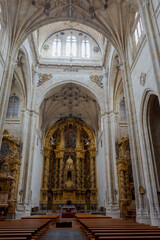 Fototapeta na wymiar interior de la iglesia del convento de San Esteban en la provincia de Salamanca, España