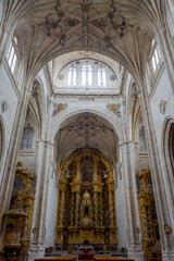 interior de la iglesia del convento de San Esteban en la provincia de Salamanca, España