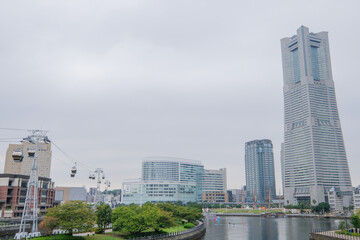 曇り空の神奈川県横浜市みなとみらい