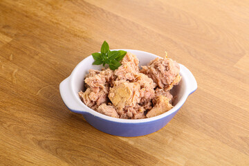 Canned tuna fish with oil