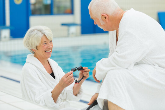 senior couple in spa centre - Powered by Adobe