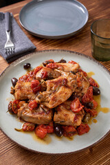 carne coniglio con pomodori e olive