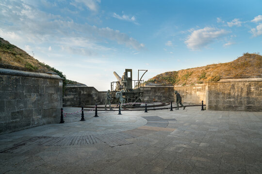 Rumeli Mecidiye Bastion is located on the Gallipoli peninsula in &Ccedil;anakkale. The bastions were built during the Ottoman period. It is the bastion where Seyit Onbaşı lifted the 190 to 215 kilo bullets.