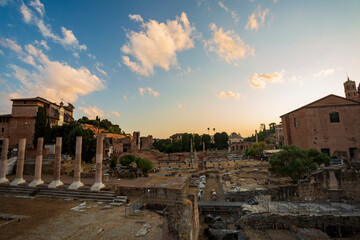 Obraz premium Sunset at the imperial forums in Rome. History landscapes of the Roman Empire
