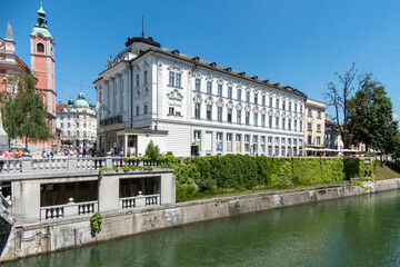 Fototapeta premium The scenic city of Ljubljana on the Ljubljanica River in Slovenia 