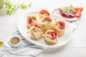 bruschetta with tomato and basil and bacon