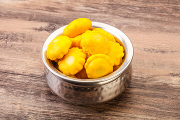 Marinated patissons in the bowl