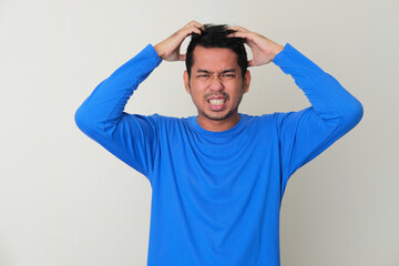 Adult Asian man got itchy scalp problem - obrazy, fototapety, plakaty