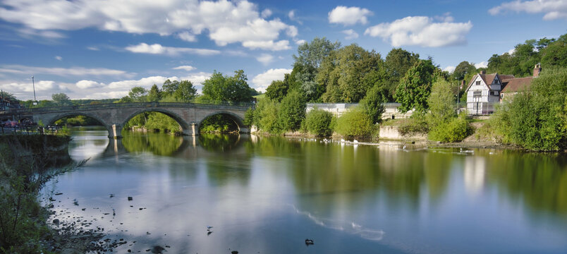 Panoramic shot of the Bewdley bridge over the River Severn with long exposure in the UK