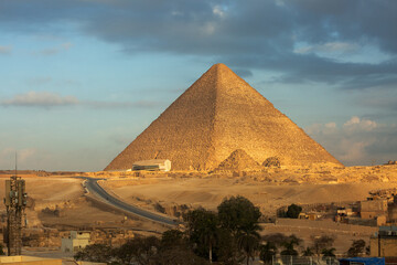 Fototapeta na wymiar Pyramid of Khafre in Giza plateau in a beautiful morning sunrise, Giza, Cairo, Egypt, Africa