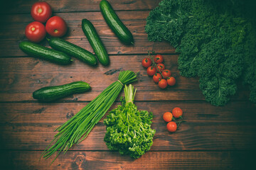 Gemüse auf dem Holztisch