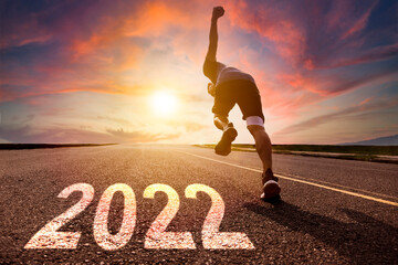 Man running and sprinting on road with 2022 new year concept - obrazy, fototapety, plakaty