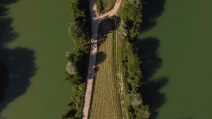 the noose of the Tiber. Two parallel rivers seen from above