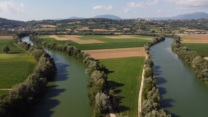 the noose of the Tiber. Two parallel rivers seen from above