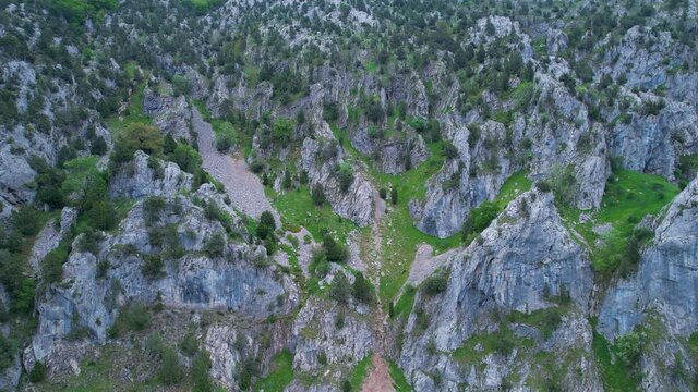Aerial view between Cr&eacute;menes and Salas on the Esla river. Ria&ntilde;o and Mampodre Mountain Regional Park. In Picos de Europa in the province of Leon, autonomous community of Castilla y Leon, Spain, Europe
