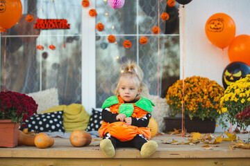 Children are preparing for Halloween