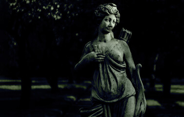 Fototapeta na wymiar Statue godness Diana in the city park, atutumn landscape, Moscow, Kolomentskoe