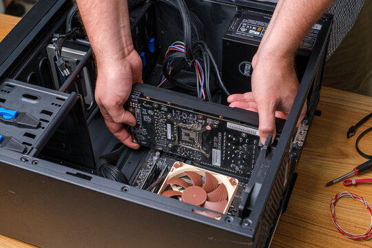 Computer L&uuml;fter einbauen - Einbau L&uuml;fter in Computer