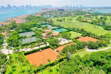 Fototapeta na wymiar Golf course and tennis court Fisher Island, Miami Beach