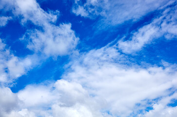 Fototapeta premium Abstract image of blurred sky. Blue sky background with cumulus clouds