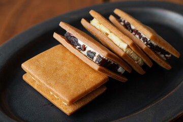 レーズンとオレンジのバタークッキーサンド