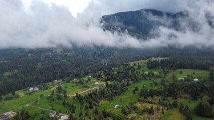 Obraz premium Green Landscape in Mountains