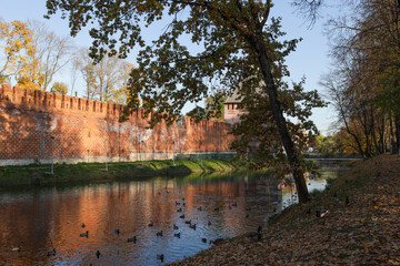 Obraz premium Smolensk City Park. View of the Smolensk fortress wall.