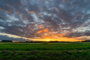 Obraz na płótnie Canvas Sonnenuntergang mit wolken
