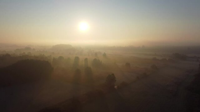 Sonnenaufgang im Nebel