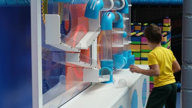 fascinating physics with a labyrinth of pipes. By doing the experiments, the child will gain practical skills and understand that learning is fun.