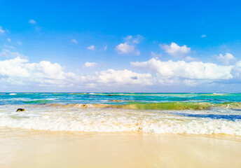 Obraz premium Tropical mexican beach clear turquoise water Playa del Carmen Mexico.