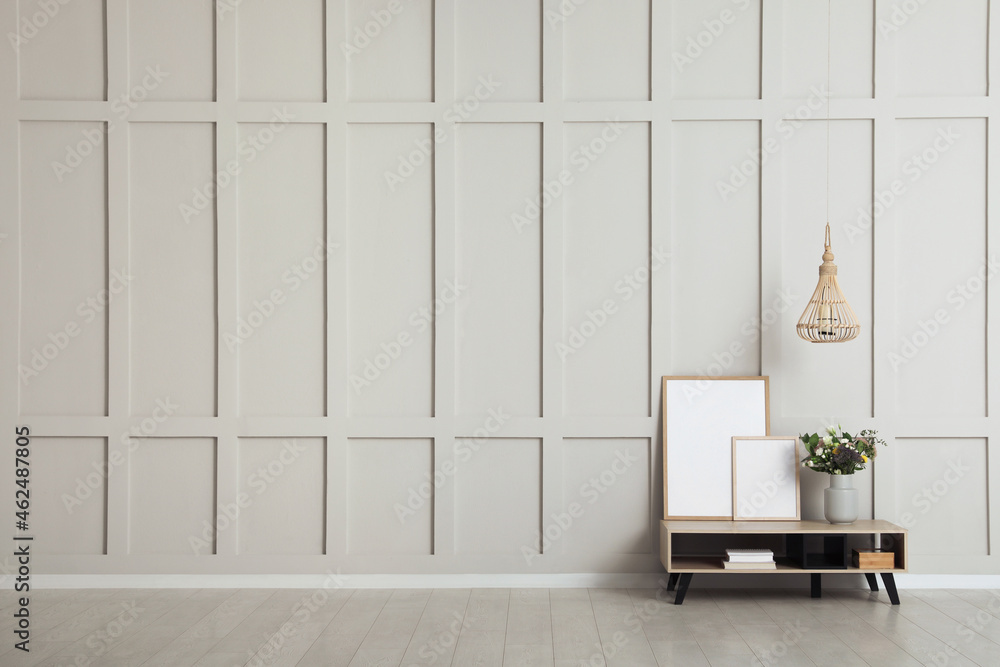 Poster Simple room interior with console table, decor elements and empty wall. Space for design