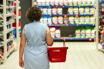 woman,buyer, shopper,grocery, products