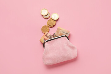 Small wallet with money on pink background - obrazy, fototapety, plakaty