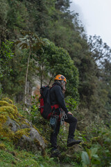 Obraz premium Old man climber on the mountain